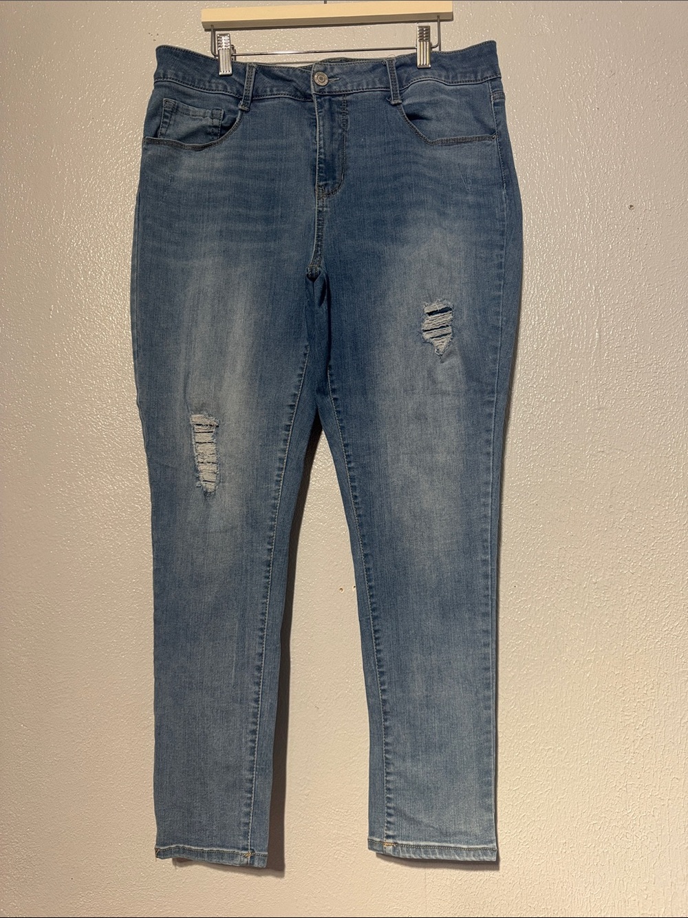 Time and Tru Super Skinny Jeans Light Wash Sz 18 Distressed Ripped Casual Denim